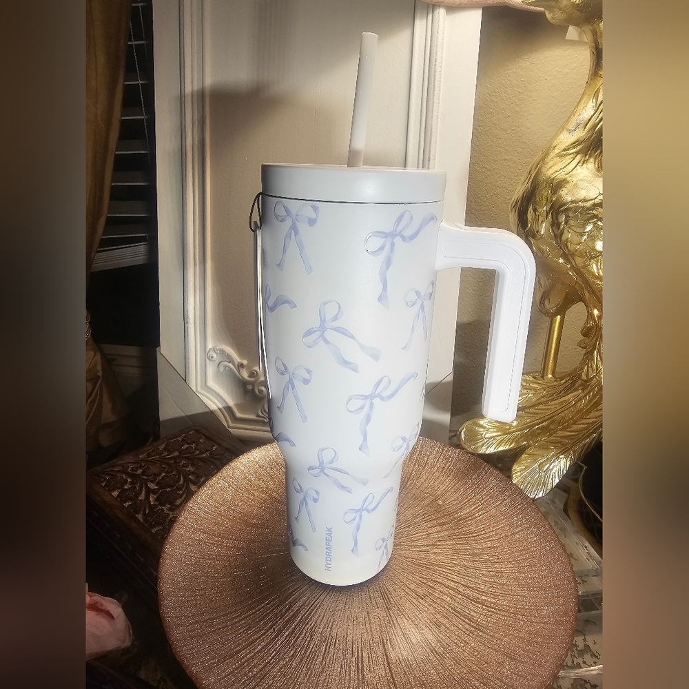 White Tumbler with Blue Bows💙🤍💙